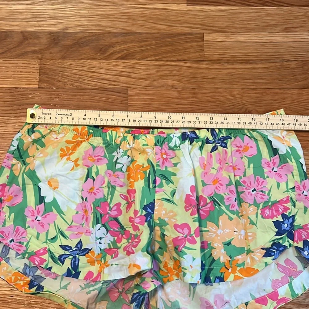 Old Navy‎ Green and Pink pajama Shorts Vibrant Design in green floral size large